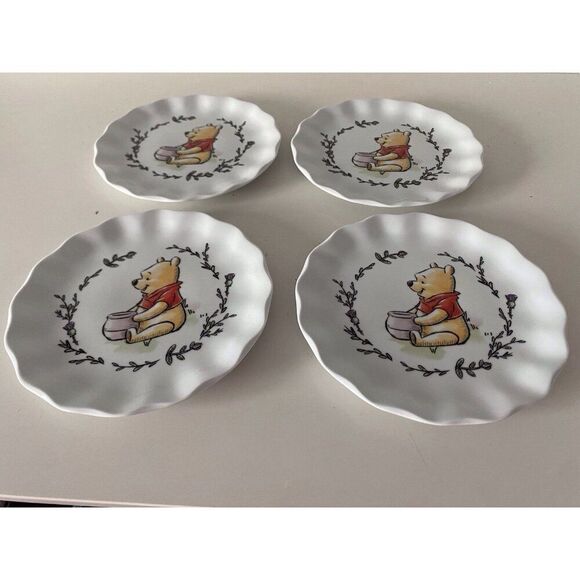 Set Of 4 Disney Winnie The Pooh Walk Along Scalloped Dinner Ceramic Plates NEW - Picture 1 of 13